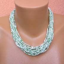 Víceřadý zelenkavý náhrdelník