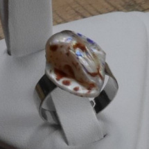 Prstýnek s jihomořskou perlou, na ocelovém kroužku