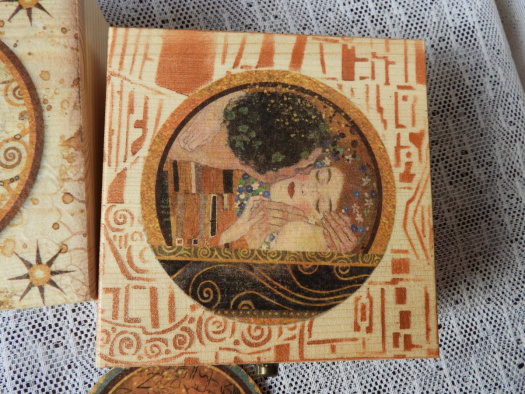 Krabička,šperkovnice Gustav Klimt polibek