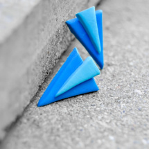 Modré trojúhelníkové náušnice