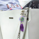Fialkový detail - přívěšek na kabelku...