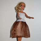 Společenské kratší šaty na Barbie