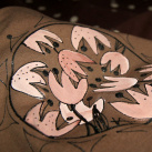 Malované triko s tulipány v zemitých tónech S-L