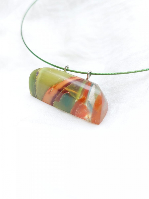 Ručně vyráběný šperk s orig. tvarem a barvami