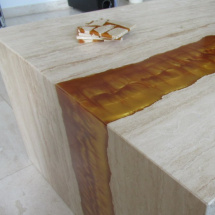 Kamenný konferenční stolek