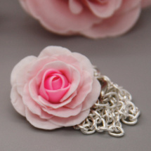 růže  .. náhrdelník 2,5 cm