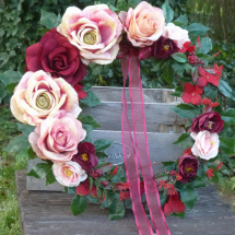 Velký barevný věnec s růžemi_ 38 cm