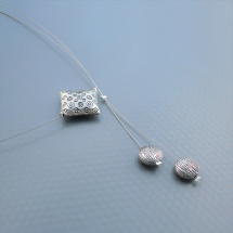 Jednoduchý náhrdelník ve stříbrné - čtverec