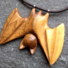 Dřevěný šperk - netopýr
