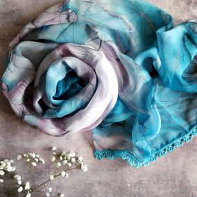 Nordická kráska - barevný šátek s krajkou