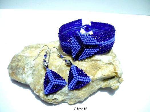 Náramek - trojúhelníky modré