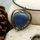 Dámský cín. náhrdelník s modrým achátem "Deset odstínů modré"