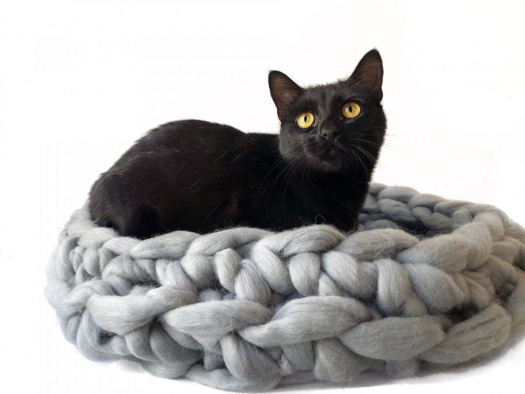 Pleteny pelíšek pro kočky z merino vlny