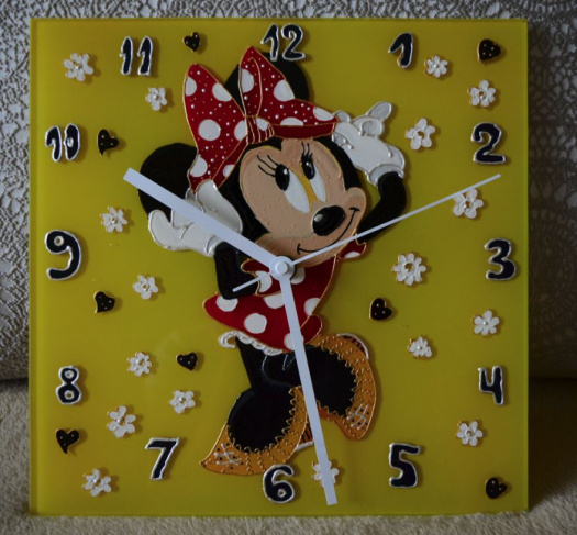 Skleněné hodiny s ruční kresbou s motívem "Mouse Minnie". 