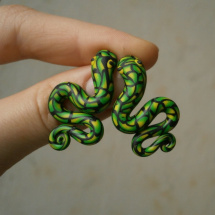 Náušnice hadi zakousnutí v uchu - zelení, menší