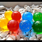 Krásné, barevné mýdlové kuličky se třpytkami
