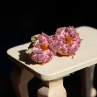 Růžové fimo donuty s čoko posypkou, 1 nakousnutý