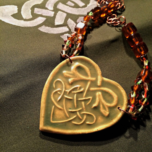 Keramický náhrdelník - Irské srdce