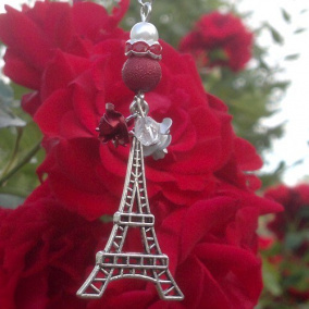 Náhrdelník ,,Eiffelovka v růžích''