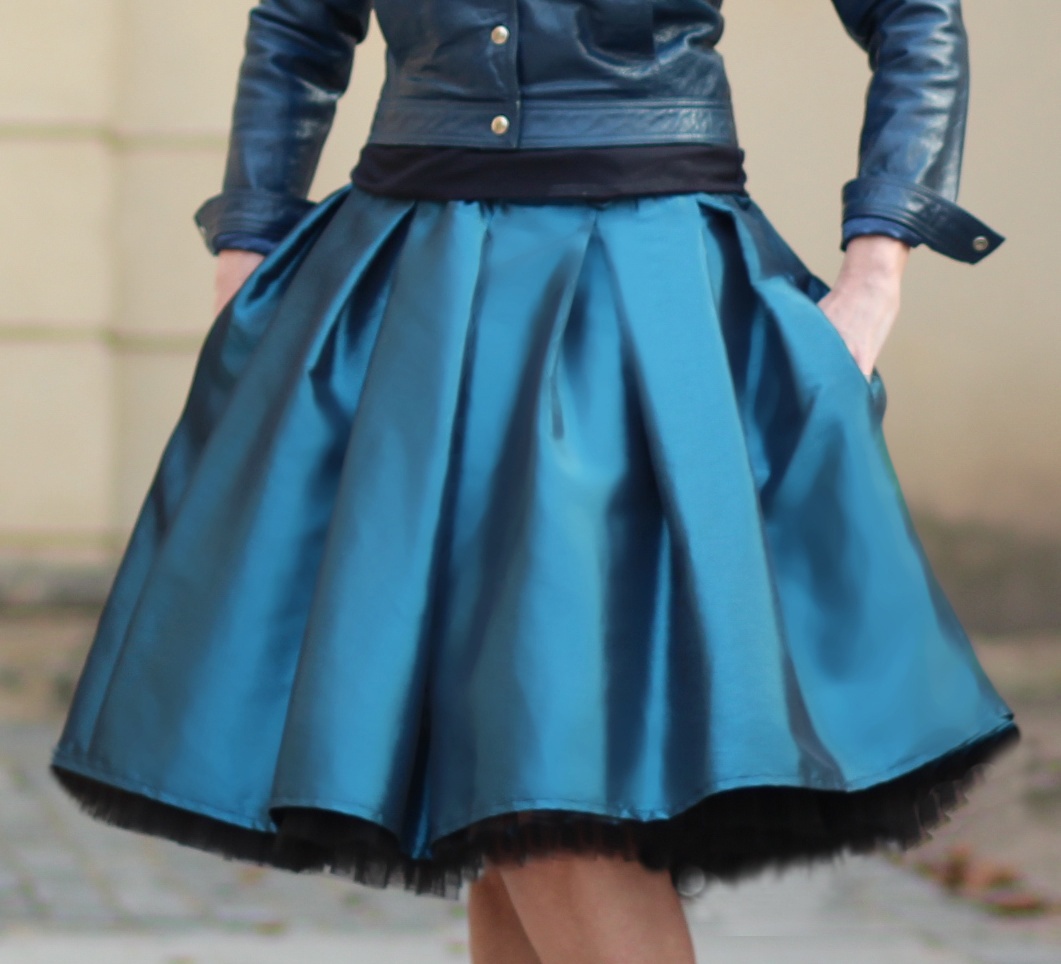 FuFu sukně skládaná modrá + černá spodnička