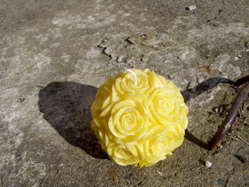 Svíčka vonná z palmového vosku - koule růže - žlutá