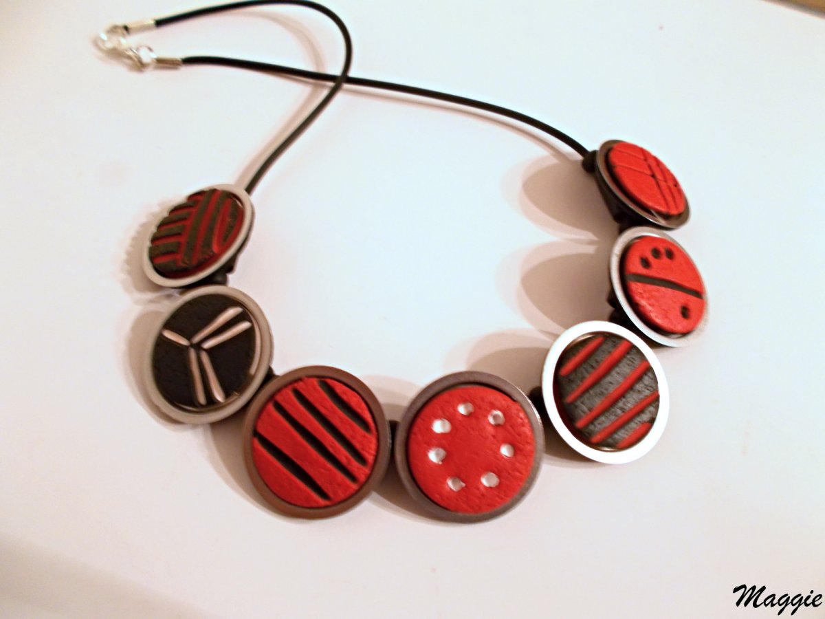 Červenočernobílý náhrdelník - 