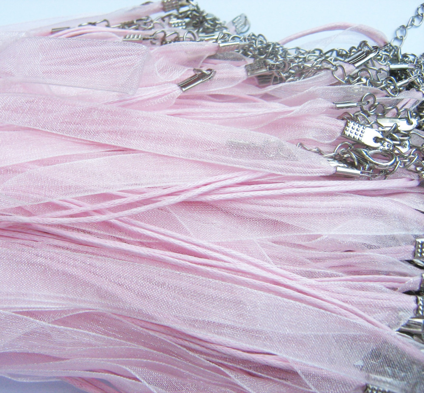 Voskové šnůrky a organza 1 ks