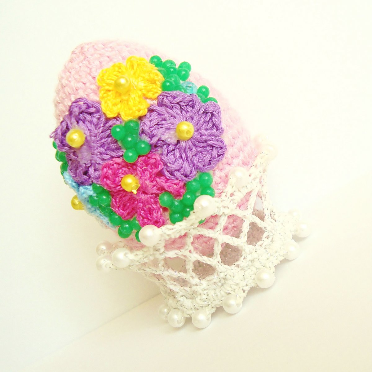 Velikonoční vajíčko v košíčku