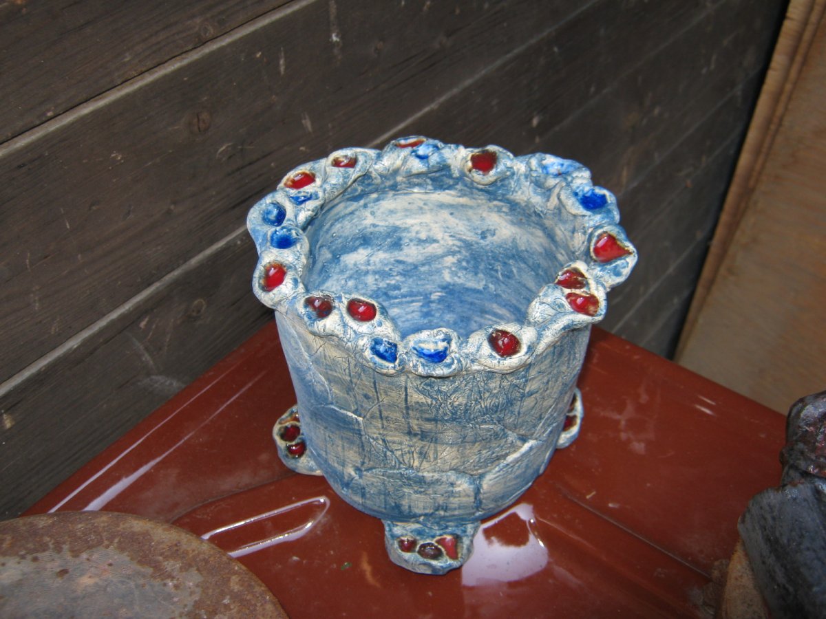 obal na květináč na čtyřech nožkách