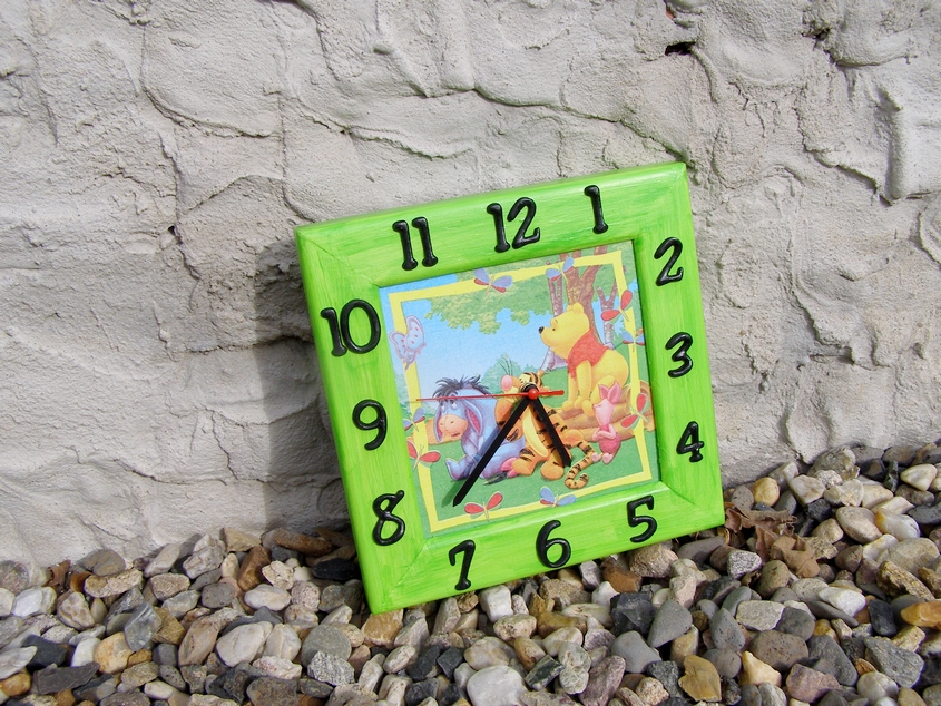 Dětské závěsné hodiny - Medvídek pú - limetka