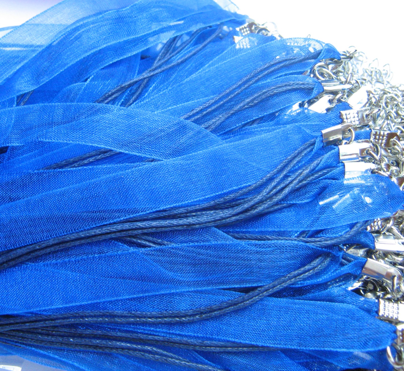 Voskové šnůrky a organza 1 ks