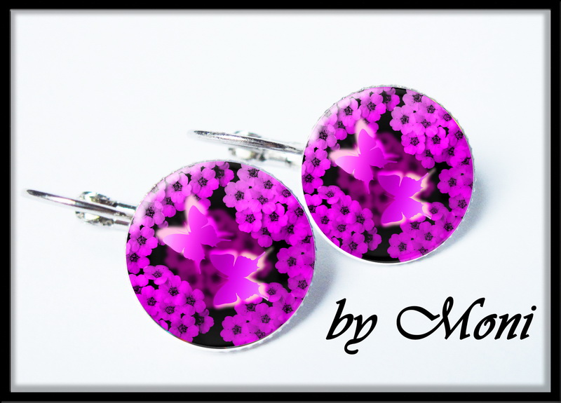 Motýlci v kvítí fialovém