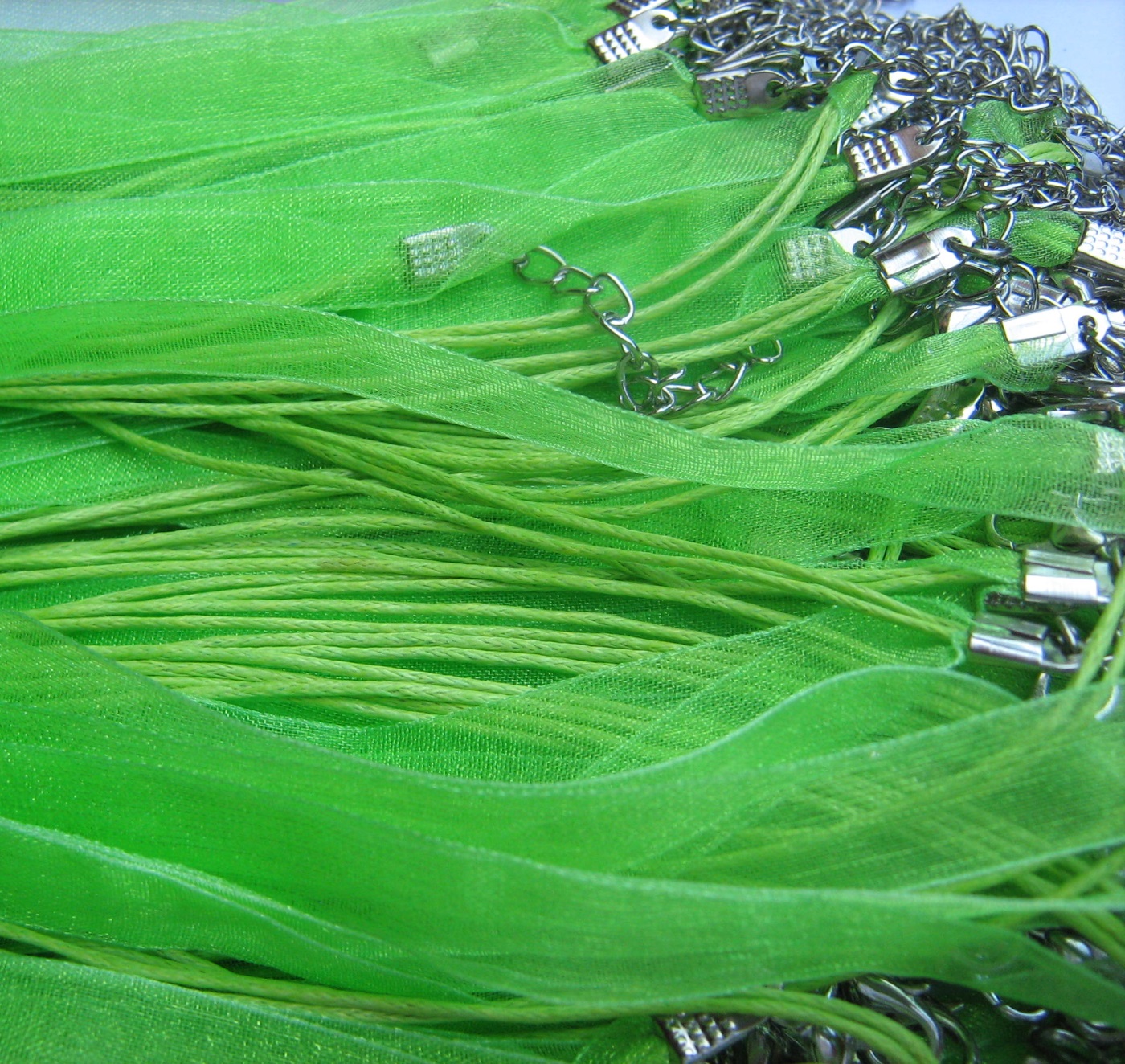 Voskové šnůrky a organza 1 ks