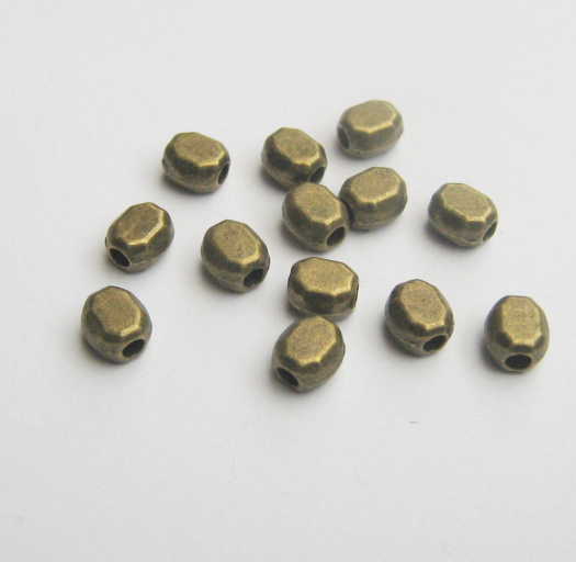 Korálky 5 x 4,5mm 20 ks.