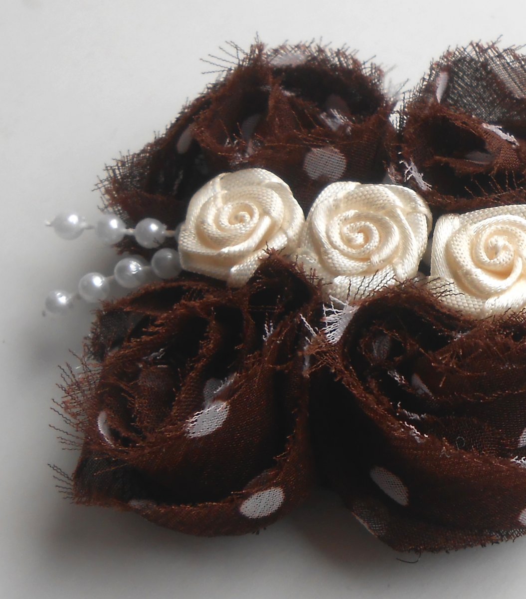 Brož motýlek hnědý