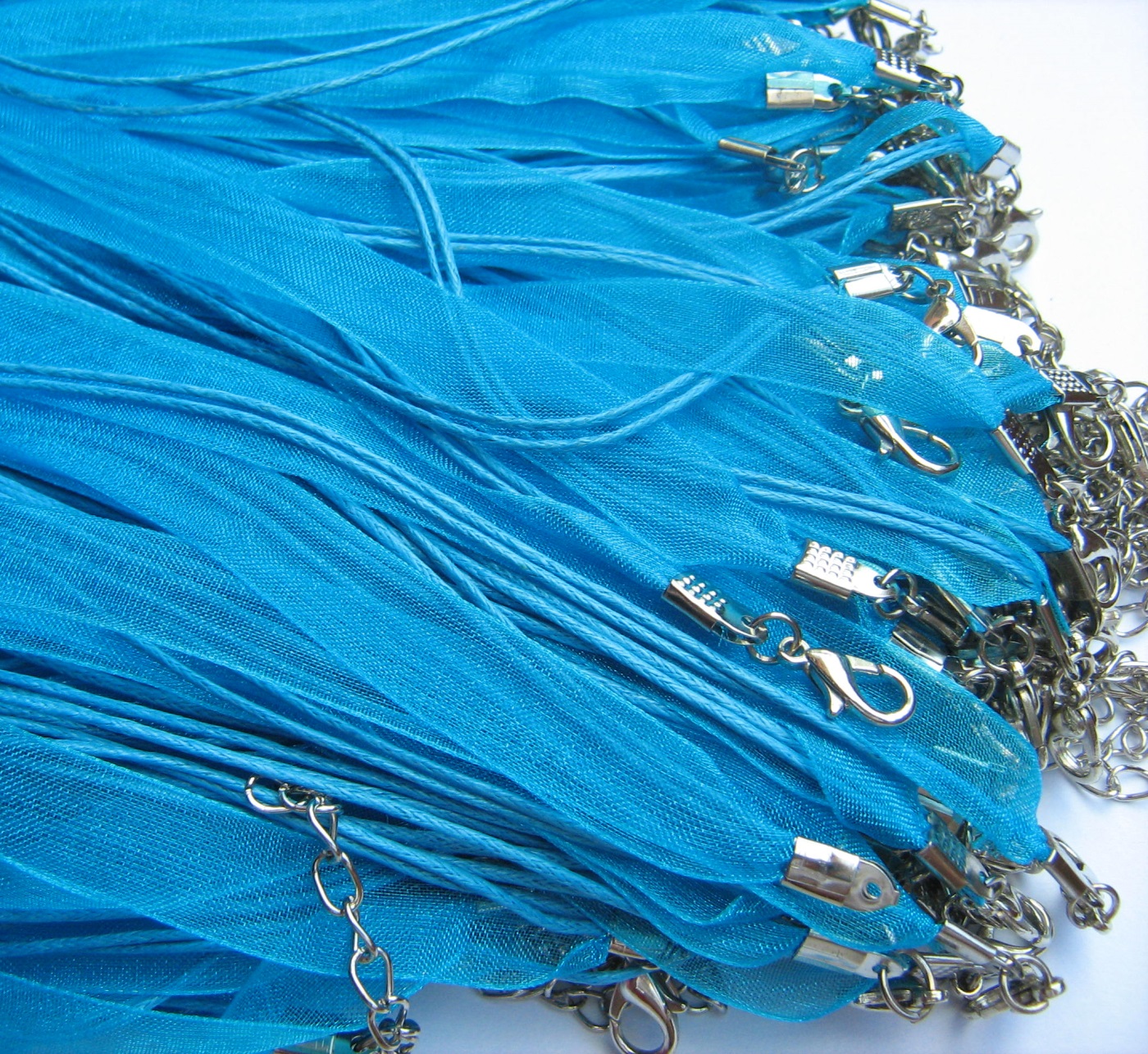 Voskové šnůrky a organza 1 ks