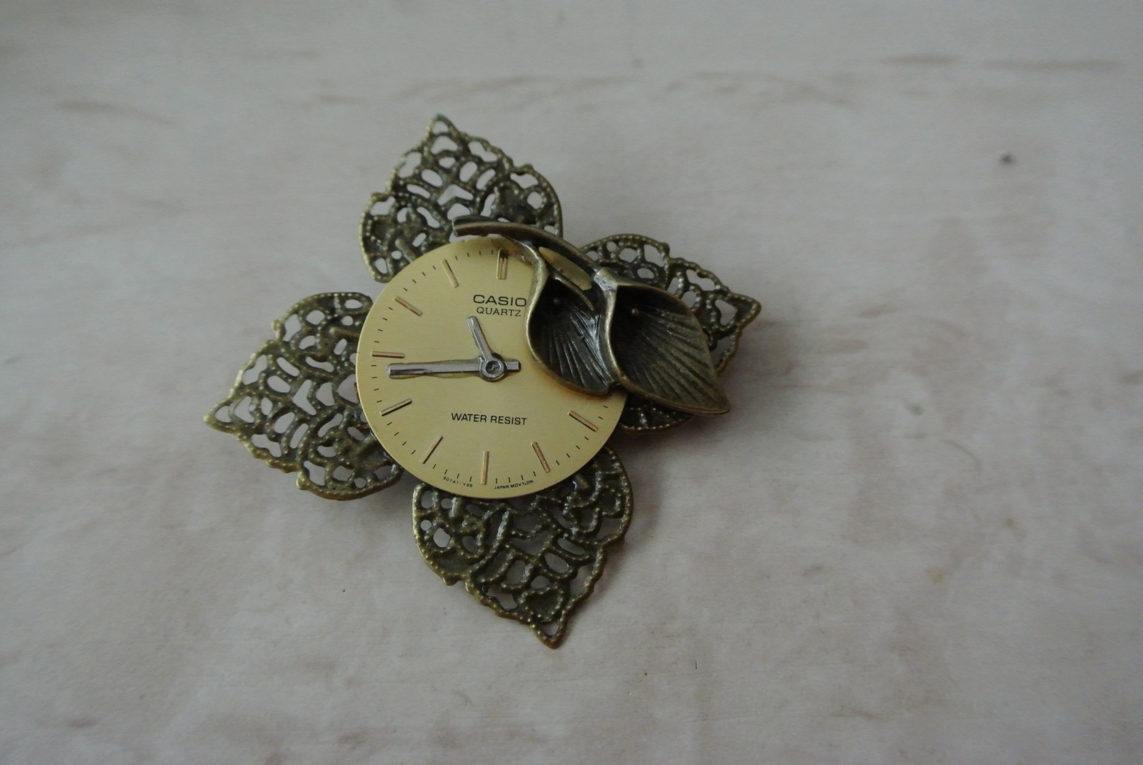 Steampunková brož  s ciferníkem