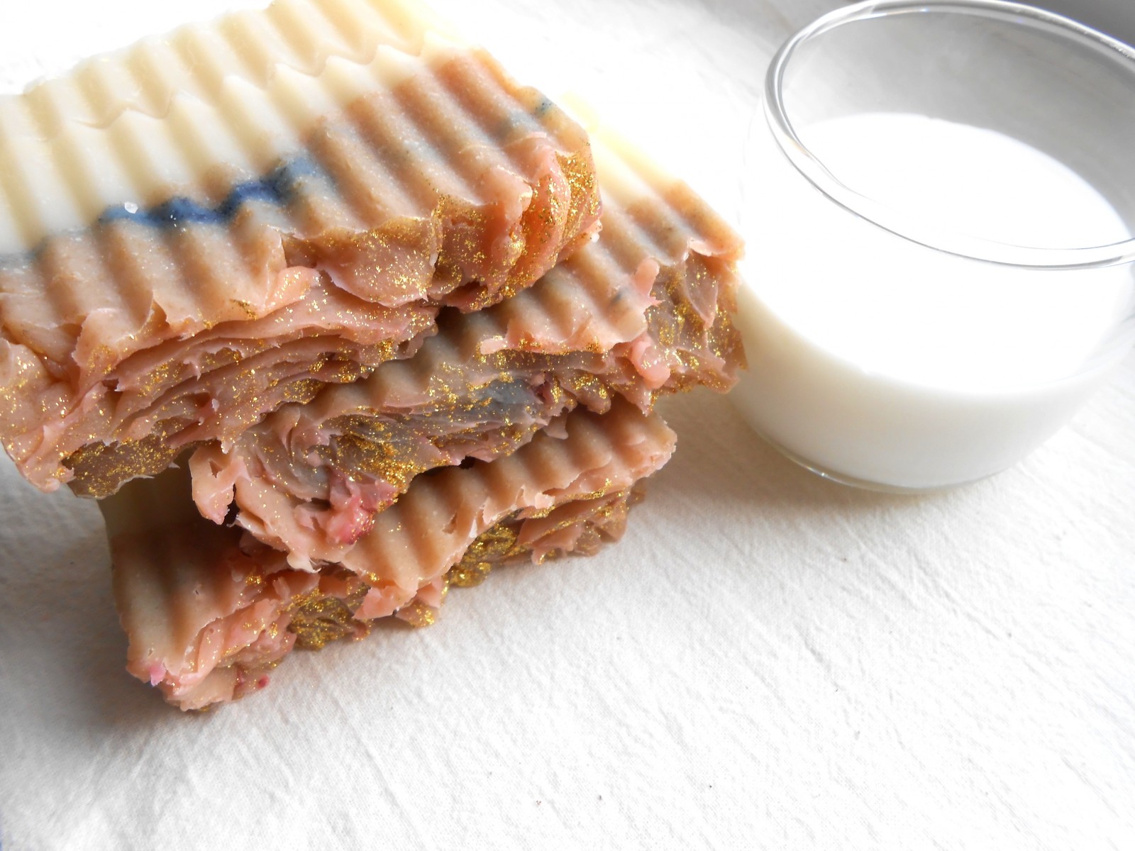 SOAP WITH GOAT MILK  - luxusní mýdlo