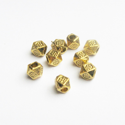 Korálky 3 x 3,5mm 25 ks.