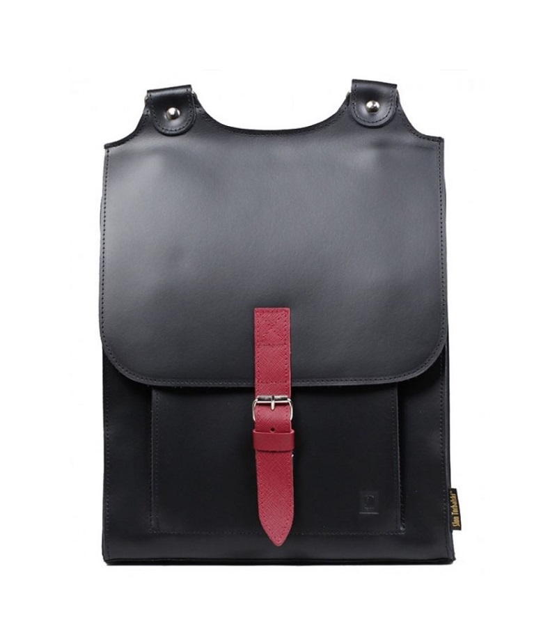 Kožený batoh černý s vínovým řemínkem