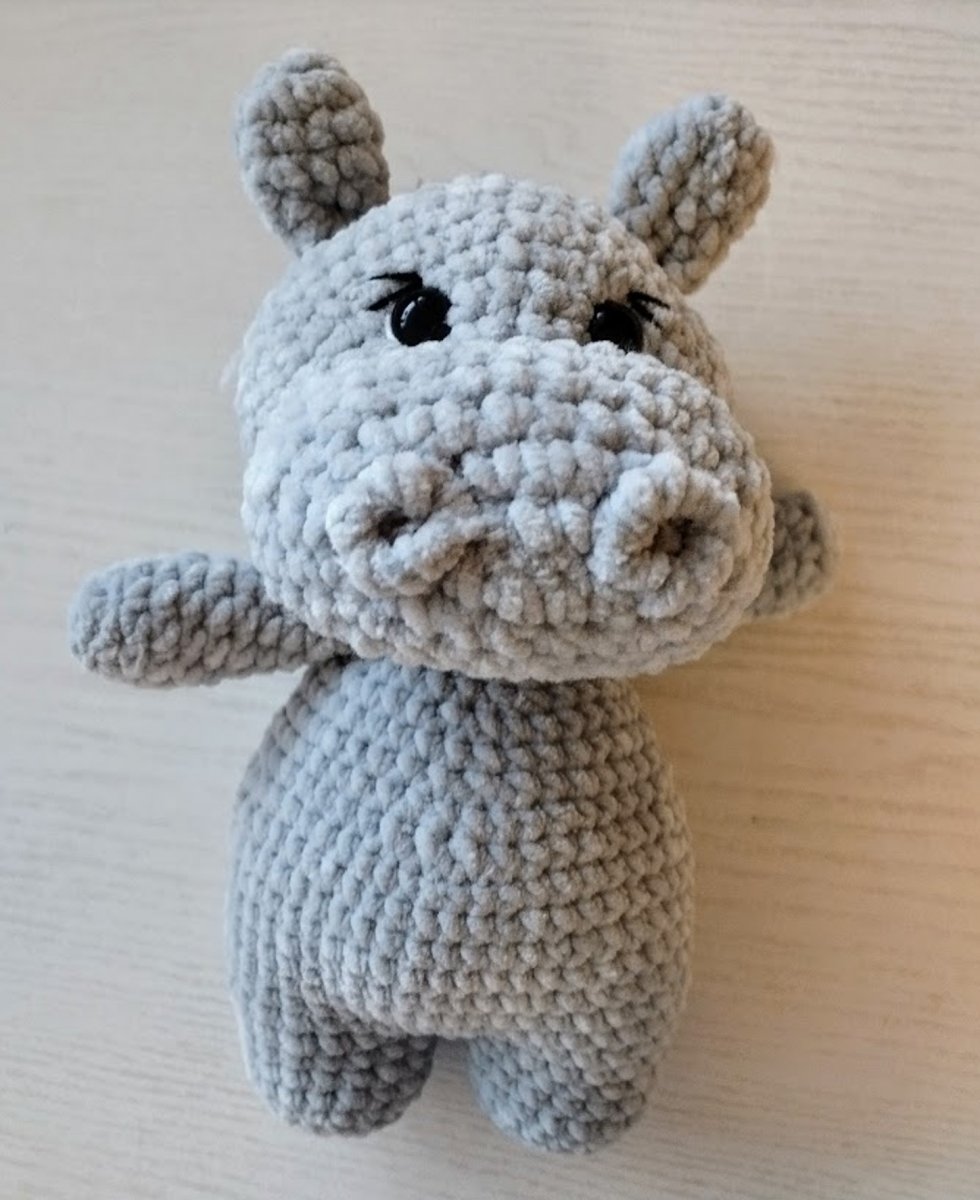 Háčkovaný hroch 25 cm