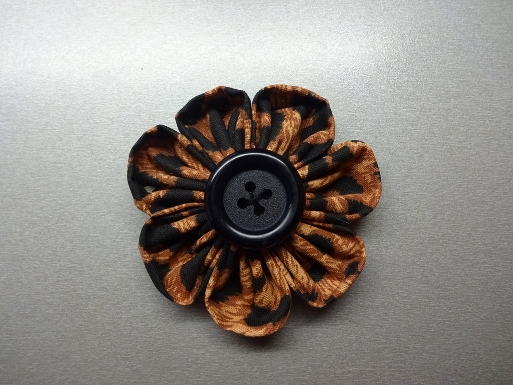 Látková kytička průměr 8-9cm