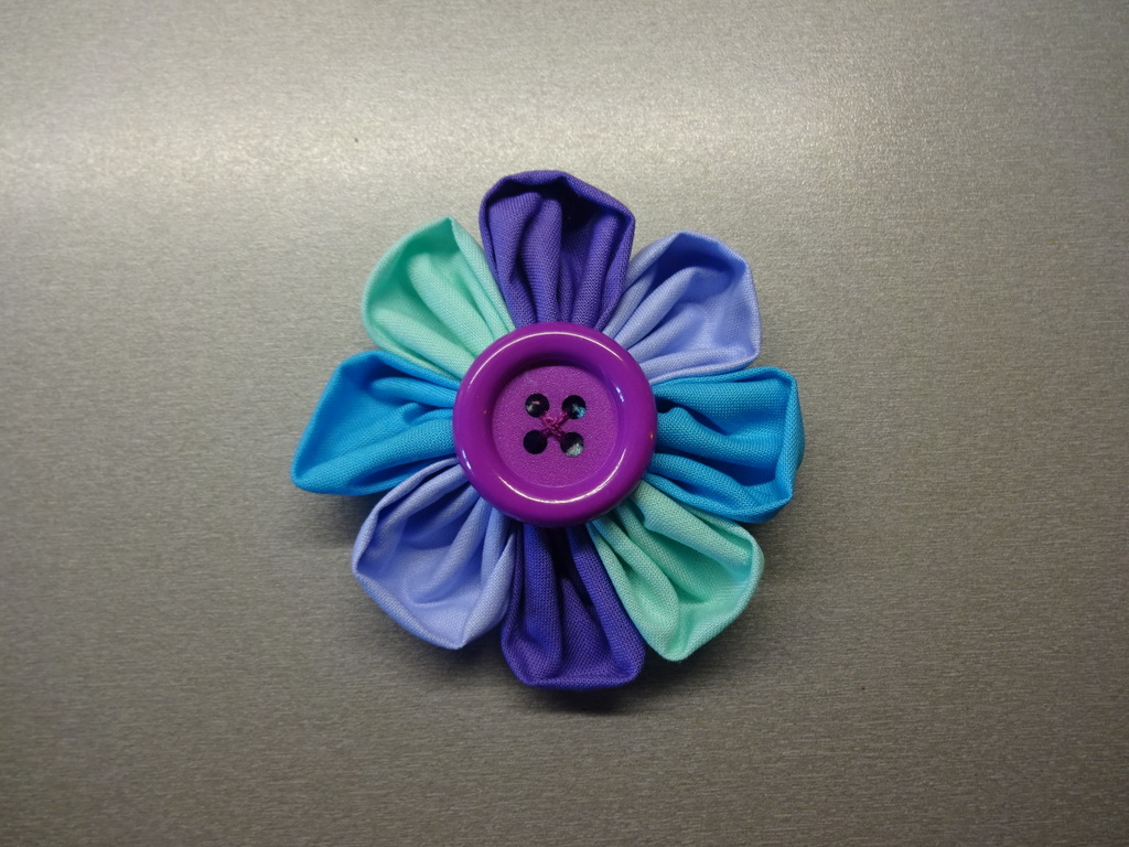 Látková kytička průměr 8-9cm