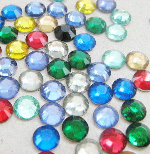 Resinové kabošony 7 x 2,5 mm