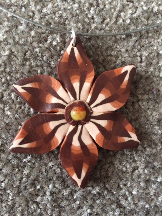 Fimo náhrdelník květina v odstínech hnědé