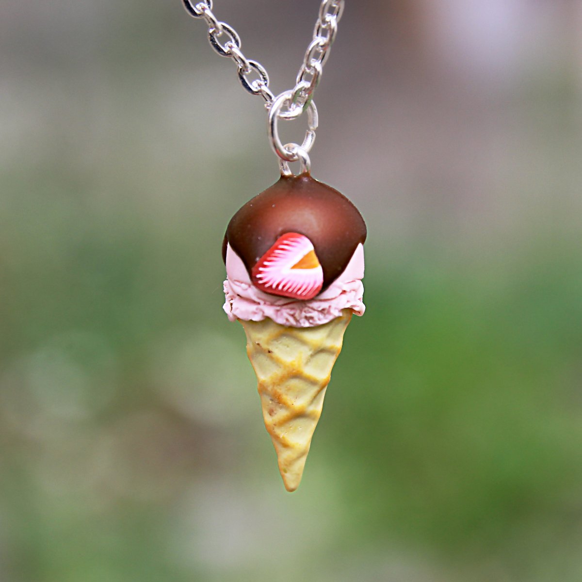 Jahodová zmrzlinka s čoko polevou menší