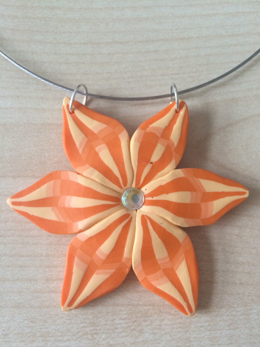 Fimo náhrdelník  oranžová kytička
