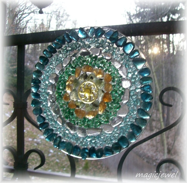  kolo Dharmy - drahokamová mandala