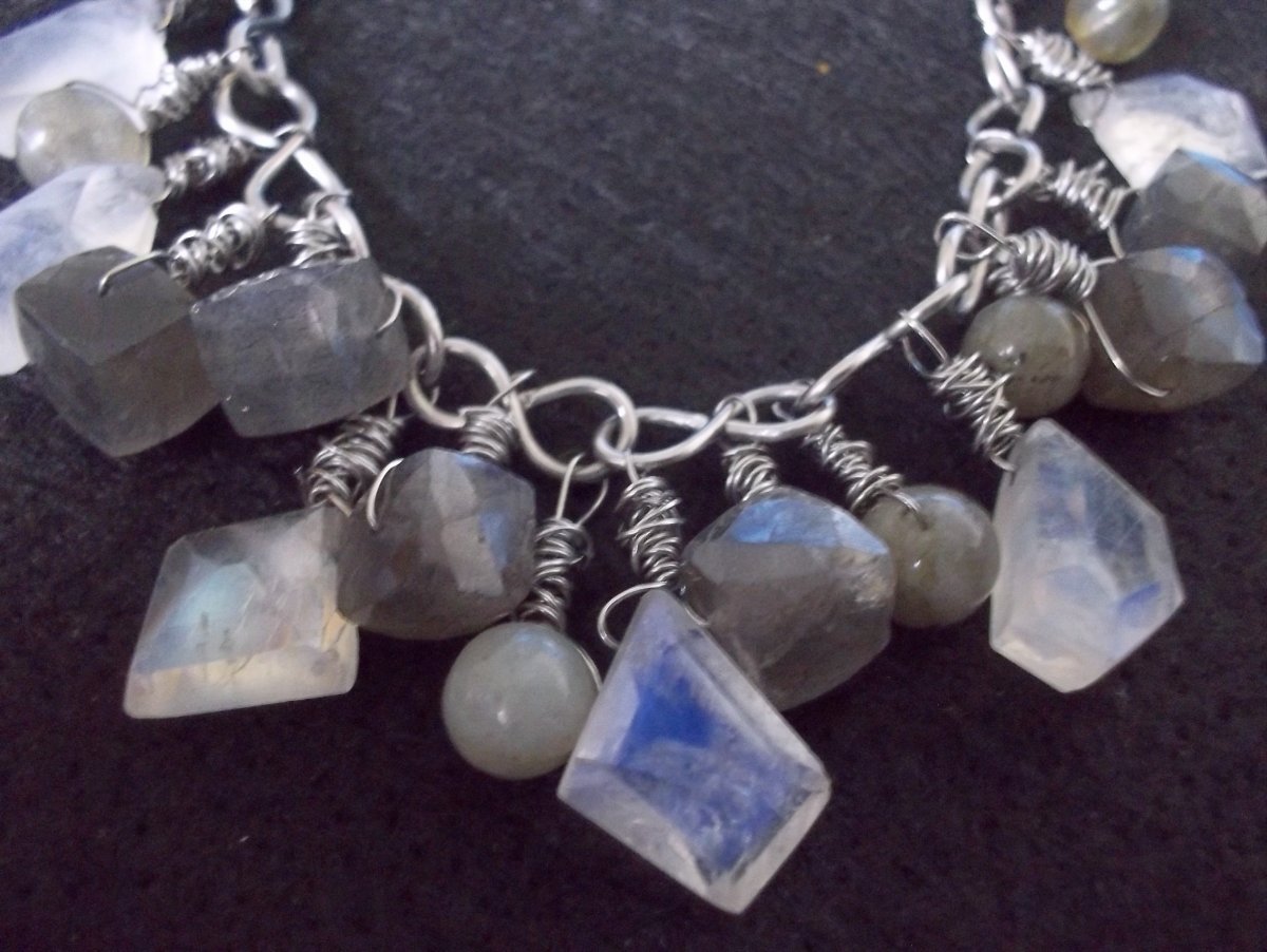 Zlodějský náremek s labradority a měsíčním kamenem