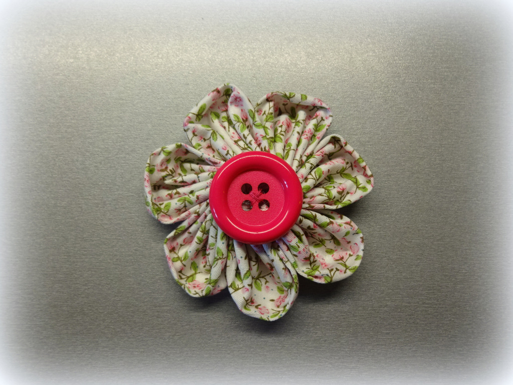 Látková kytička průměr 8-9cm